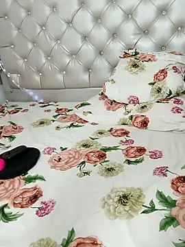 ZARAY 1118 online show from November 21, 2025, 7:12 pm