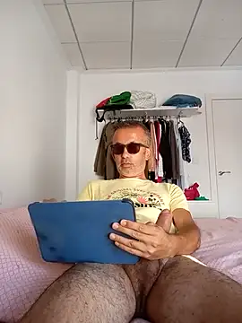 EmilioTaladdro online show from July 28, 2026, 10:21 am