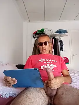 EmilioTaladdro online show from July 29, 2026, 1:31 pm