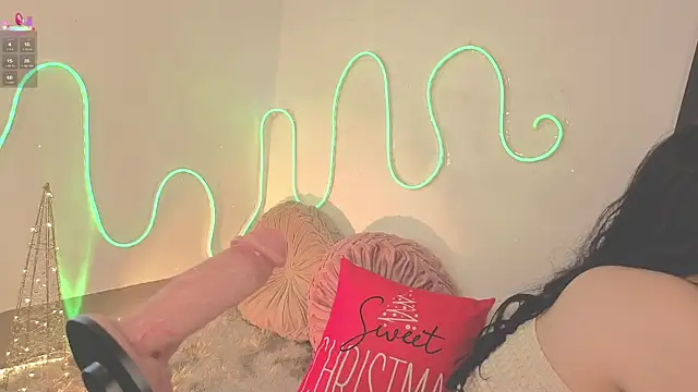 Snapshot of ashlynnlowe_ chatting on December 14, 2025, 7:07 pm ashlynnlowe online show from December 14, 2025, 7:07 pm