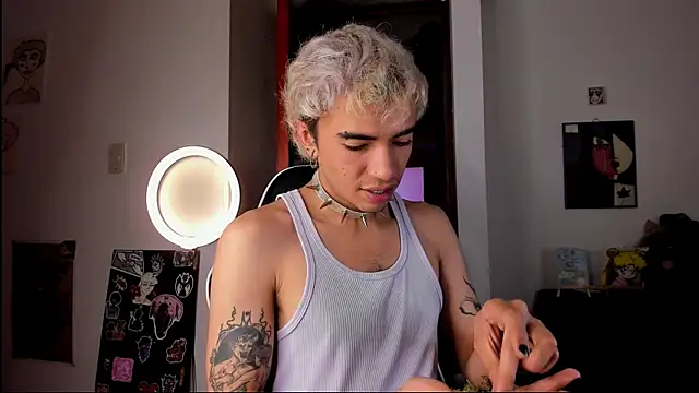 guynextdo0r online show from October 3, 2025, 9:12 pm