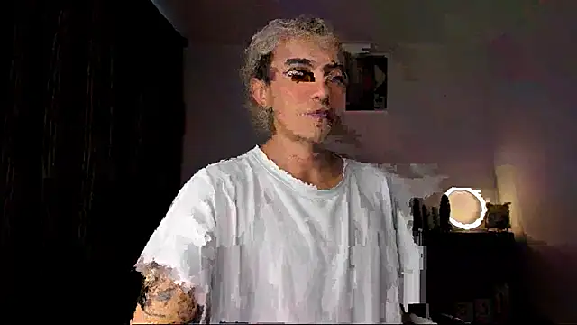 guynextdo0r online show from October 16, 2025, 6:53 pm