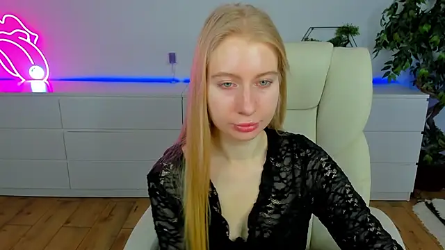 Snapshot of Alina_Blonde chatting on March 14, 2026, 6:41 am Alina Blonde online show from March 14, 2026, 6:41 am