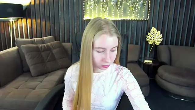 Snapshot of Alina_Blonde chatting on March 15, 2026, 6:41 am Alina Blonde online show from March 15, 2026, 6:41 am