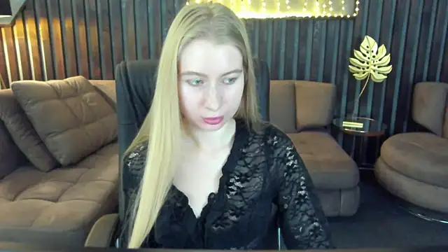 Snapshot of Alina_Blonde chatting on March 28, 2026, 6:35 am Alina Blonde online show from March 28, 2026, 6:35 am