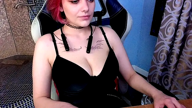 Snapshot of Eniferi chatting on February 17, 2026, 10:45 am Eniferi online show from February 17, 2026, 10:45 am