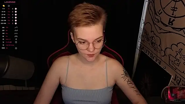 Snapshot of KrisNeal chatting on October 17, 2025, 9:12 am KrisNeal online show from October 17, 2025, 9:12 am