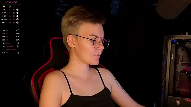 Snapshot of KrisNeal chatting on October 24, 2025, 9:28 am KrisNeal online show from October 24, 2025, 9:28 am