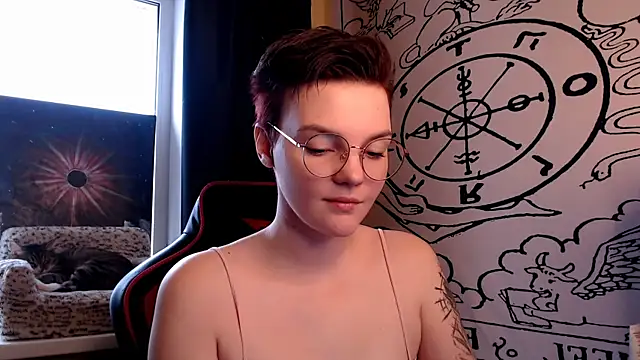 KrisNeal online show from November 16, 2025, 8:42 am