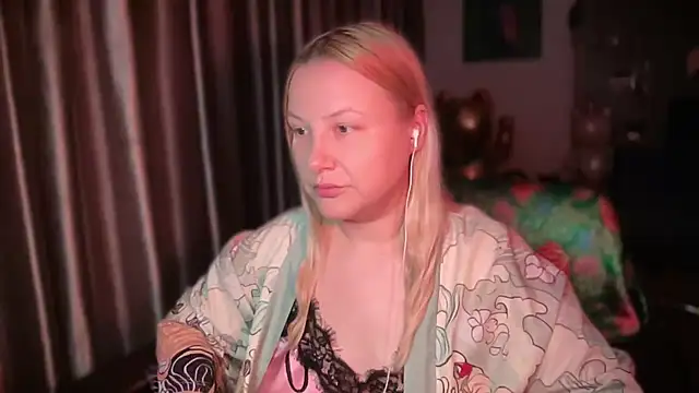 BikiHellena online show from July 15, 2026, 11:32 pm