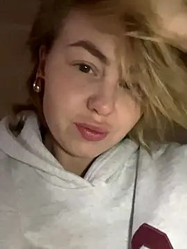 MartaLuna  online show from October 22, 2025, 12:16 pm