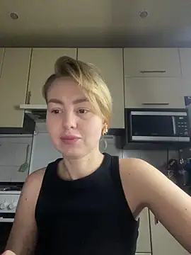 MartaLuna  online show from December 14, 2025, 1:27 pm