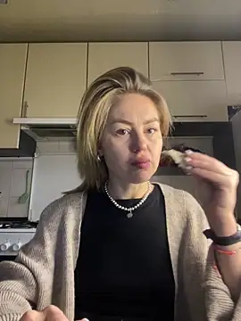 MartaLuna  online show from February 8, 2026, 12:30 pm