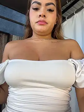 MayaMoanXXX online show from June 4, 2026, 1:17 pm