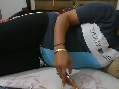 Snapshot of Bhabhi_osm chatting on April 9, 2026, 6:52 am Bhabhi osm online show from April 9, 2026, 6:52 am