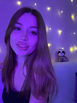 Elizabeth Tay online show from October 18, 2025, 5:35 pm