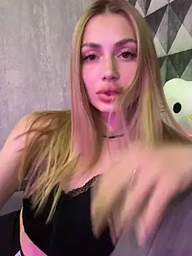 Elizabeth Tay online show from May 27, 2026, 6:49 pm