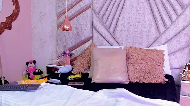 NatashaLimaa online show from October 26, 2025, 3:23 am