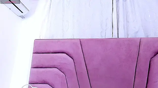 miajhonsonx online show from January 8, 2026, 7:27 pm