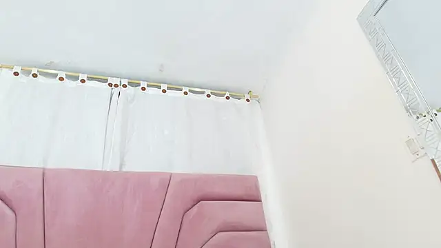 miajhonsonx online show from March 8, 2026, 4:11 pm