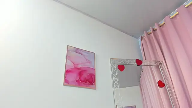 miajhonsonx online show from June 3, 2026, 2:19 pm