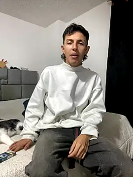 NaytonFreeman online show from September 27, 2025, 2:27 am