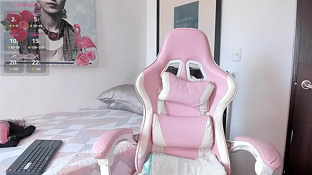 Lhia  online show from October 6, 2025, 6:05 pm