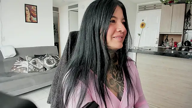 Unatatuada online show from April 13, 2026, 8:36 pm