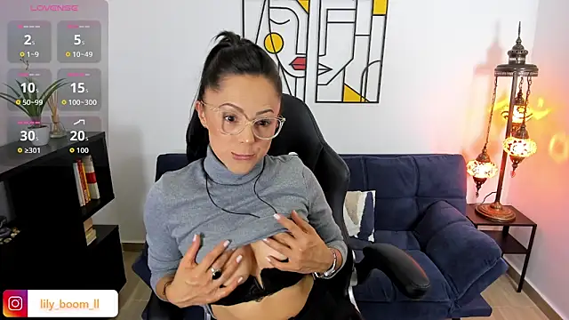 Lyliboomm online show from October 4, 2025, 12:19 am