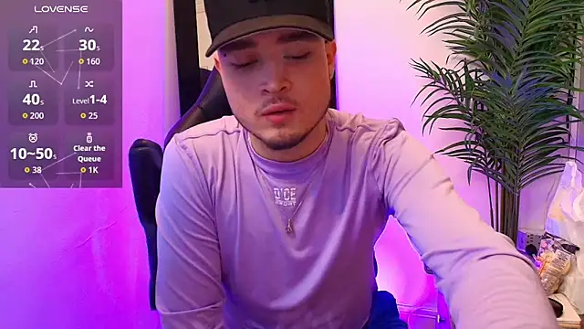 SALVATORE MULLER1 online show from October 6, 2025, 8:17 pm