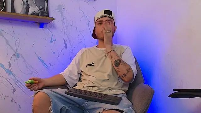 SALVATORE MULLER1 online show from October 22, 2025, 9:03 pm