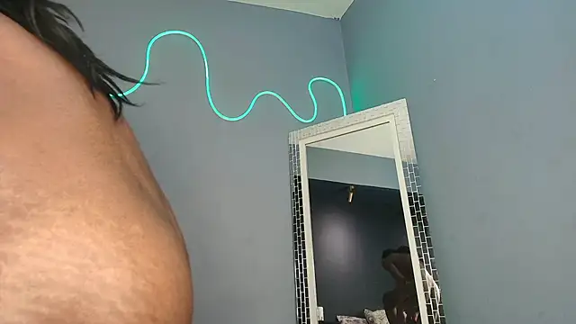 Snapshot of CamilaaSaenz chatting on October 14, 2025, 3:35 pm CamilaaSaenz online show from October 14, 2025, 3:35 pm