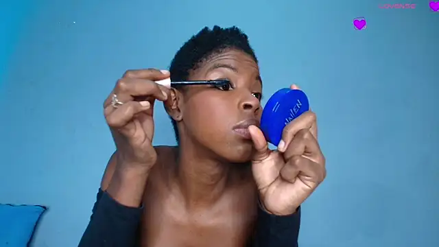 Snapshot of CamilaaSaenz chatting on November 11, 2025, 1:11 pm CamilaaSaenz online show from November 11, 2025, 1:11 pm