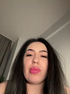 Snapshot of Andrestarr chatting on February 13, 2026, 8:27 pm Andrestarr online show from February 13, 2026, 8:27 pm