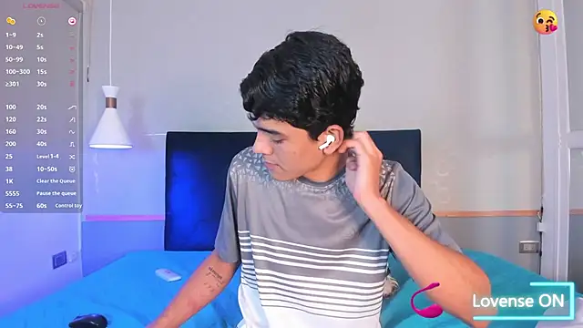 SandroVeyra online show from December 14, 2025, 12:43 pm