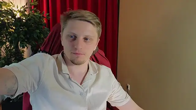 Snapshot of Vincent_Hardman chatting on November 13, 2025, 8:19 pm Vincent Hardman online show from November 13, 2025, 8:19 pm