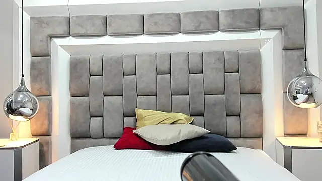 Snapshot of EthanCollen chatting on October 24, 2025, 11:56 pm EthanCollen online show from October 24, 2025, 11:56 pm