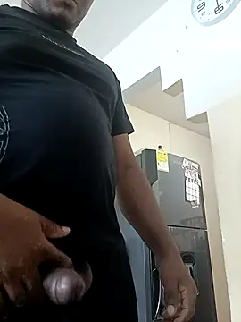 Snapshot of Elsuave28 chatting on December 14, 2025, 3:28 pm Elsuave28 online show from December 14, 2025, 3:28 pm