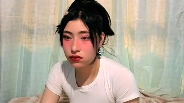 Sullyoonn online show from November 12, 2025, 11:36 pm