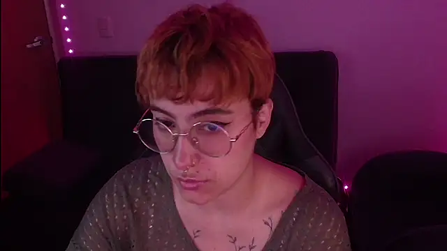 Snapshot of Miacatsito3 chatting on October 1, 2025, 3:34 am Miacatsito3 online show from October 1, 2025, 3:34 am