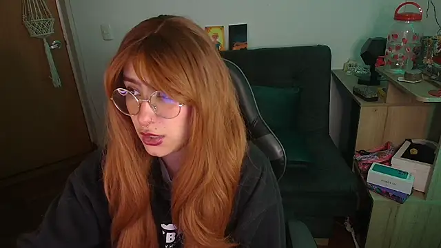 Miacatsito3 online show from November 14, 2025, 4:44 am