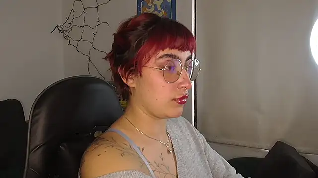 Miacatsito3 online show from February 3, 2026, 10:15 pm