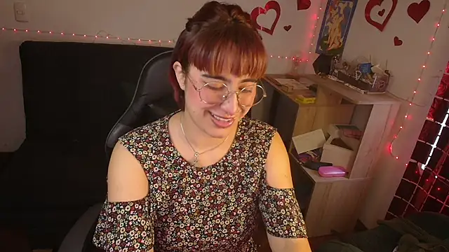 Miacatsito3 online show from May 12, 2026, 10:29 pm