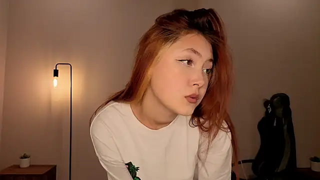 Frences Eyes online show from November 14, 2025, 1:43 pm