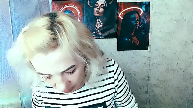 EmmaCat  online show from November 1, 2025, 7:32 am