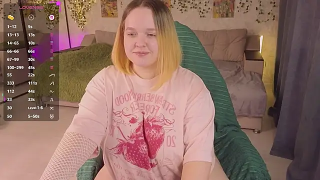 Snapshot of Aki_nohana chatting on October 31, 2025, 12:39 pm Aki nohana online show from October 31, 2025, 12:39 pm