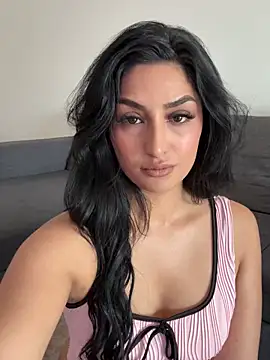 Snapshot of Mia_spicyy chatting on May 27, 2026, 8:44 am Mia spicyy online show from May 27, 2026, 8:44 am
