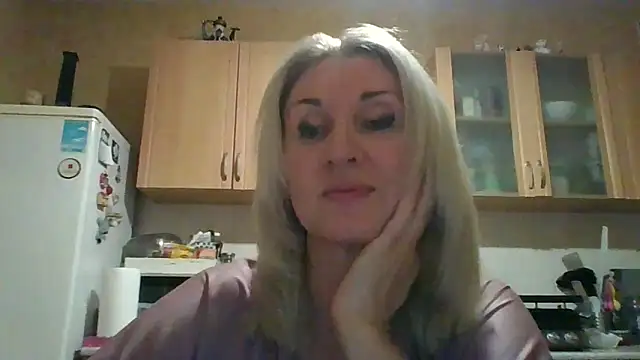 Tovelyn online show from October 3, 2025, 4:48 pm