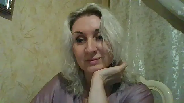 Tovelyn online show from October 4, 2025, 3:21 pm