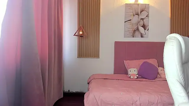 Snapshot of KoraRousee chatting on October 21, 2025, 1:01 pm KoraRousee online show from October 21, 2025, 1:01 pm